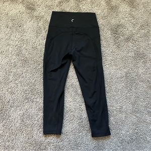 ZYIA ACTIVE Black Light N Tight High Waist Pockets Capri Legging Women’s Size 4